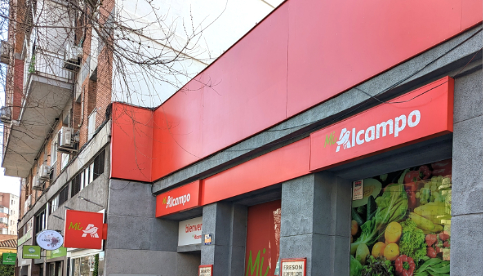 Foto de la fachada de la tienda supermercado MIAlcampo en calle Bravo Murillo (Madrid)