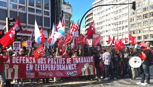 foto trabajadoras y trabajadores de Teleperformance el 18/09/2023 en huelga en Galicia 