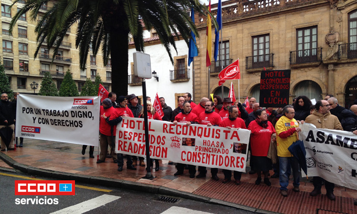 Pancartas frente Hotel Reconquista Oviedo