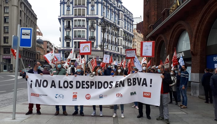 Manifestación contra el ERE de BBVA León 