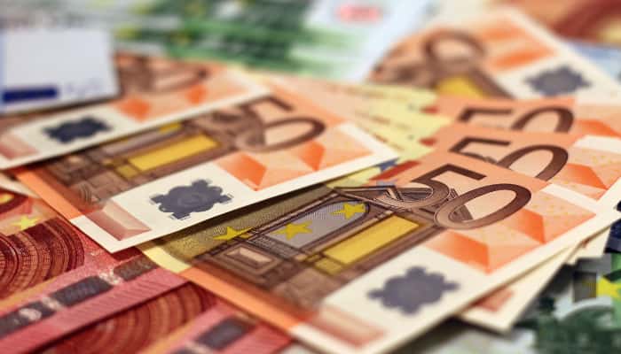 Billetes de euro ilustran incremento salarial en Grandes almacenes