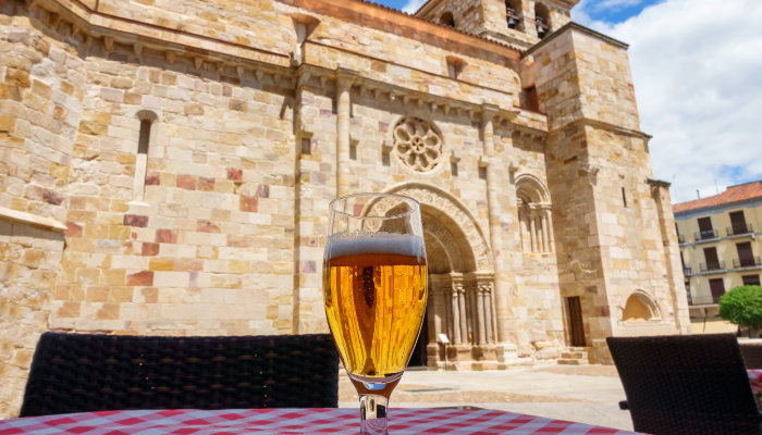 cerveza bar terraza en Zamora (Castilla León - España)