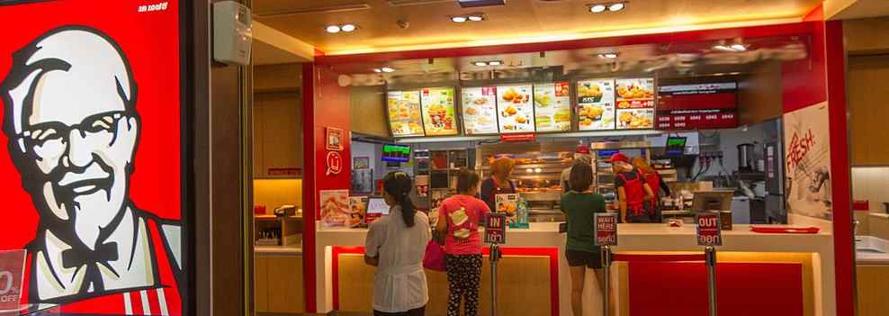 Restaurante del KFC. Firmado II plan de igualdad