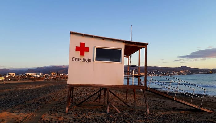 Caseta de la Cruz Roja en la playa